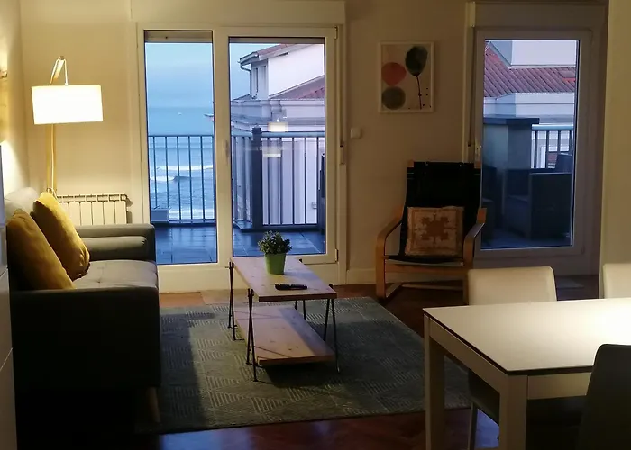 דירה Attic+views+terrace+parking