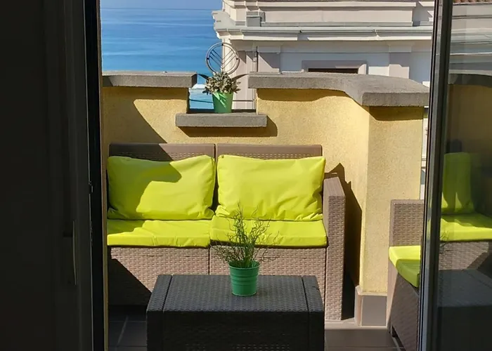 Attic+views+terrace+parking דירה