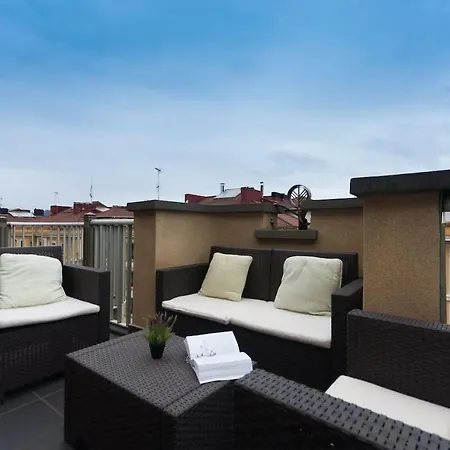 Attic+views+terrace+parking Apartment
